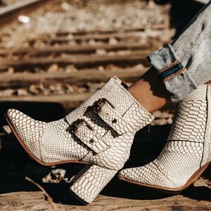 Freebird by Steven - Joey Ankle Booties in White Snake, Size 8